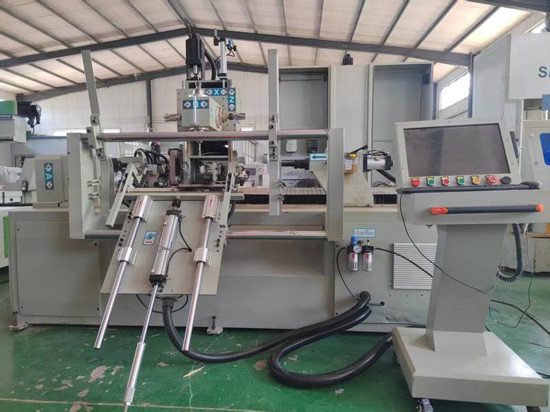 小五轴车铣加工中心